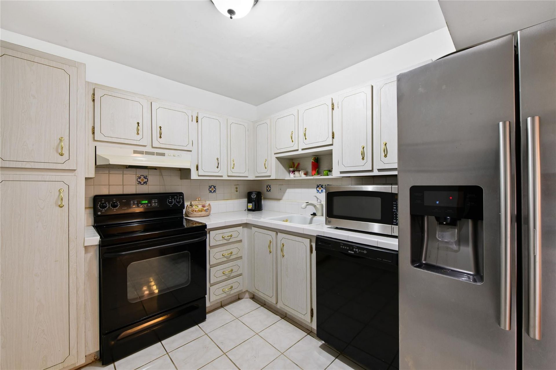 1400 Saint Charles Place, Unit 615, Pembroke Pines, FL 33026 Photo