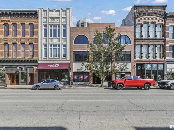 206 S 6TH Street, Unit 204, Springfield, IL 62701