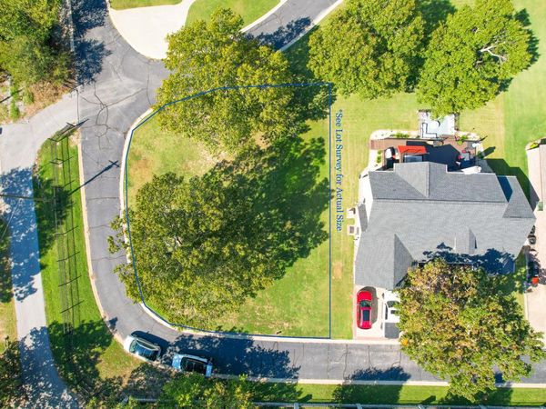 2726 Mutt Mantle Lane, Grove, OK 74344