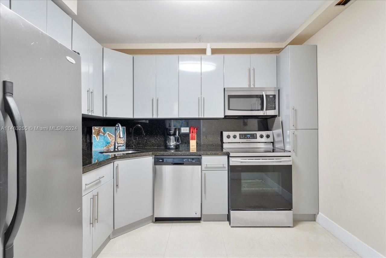 5601 Collins Ave, Unit 1514, Miami Beach, FL 33140 Photo