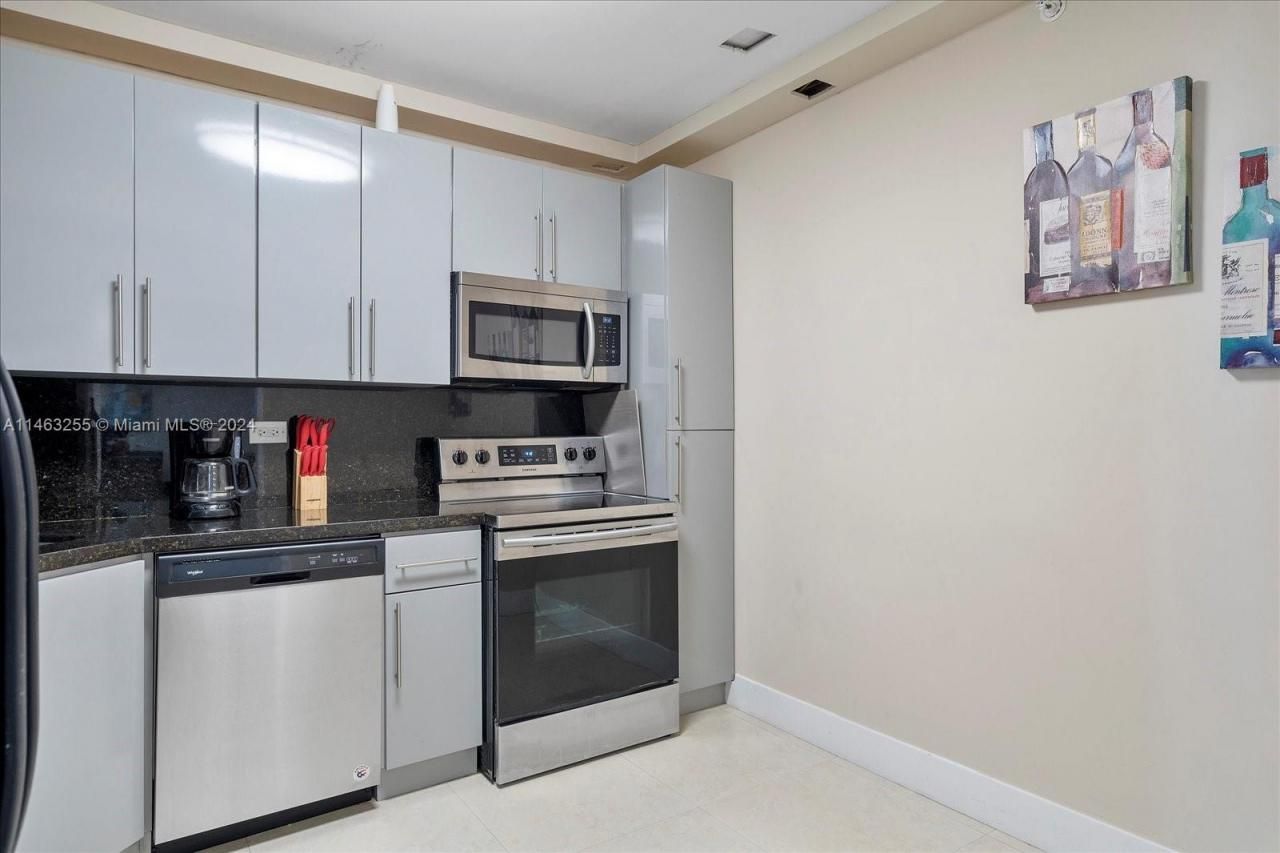 5601 Collins Ave, Unit 1514, Miami Beach, FL 33140 Photo