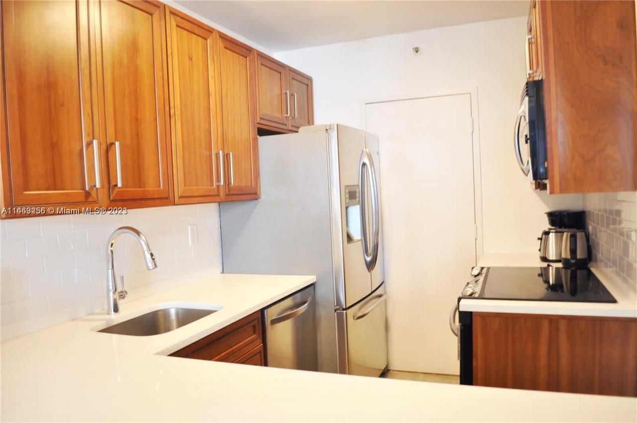 100 Lincoln Rd, Unit 435, Miami Beach, FL 33139 Photo