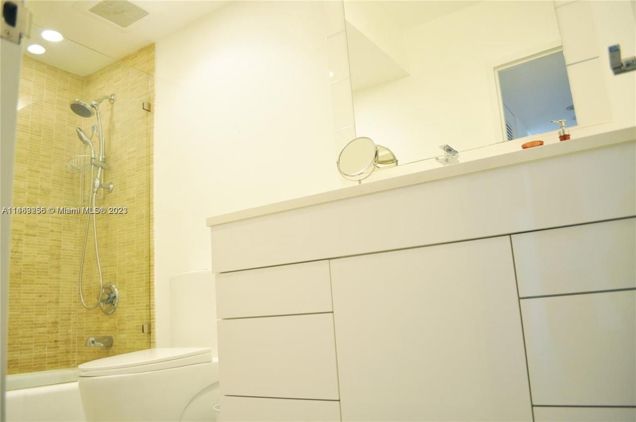 100 Lincoln Rd, Unit 435, Miami Beach, FL 33139 Photo