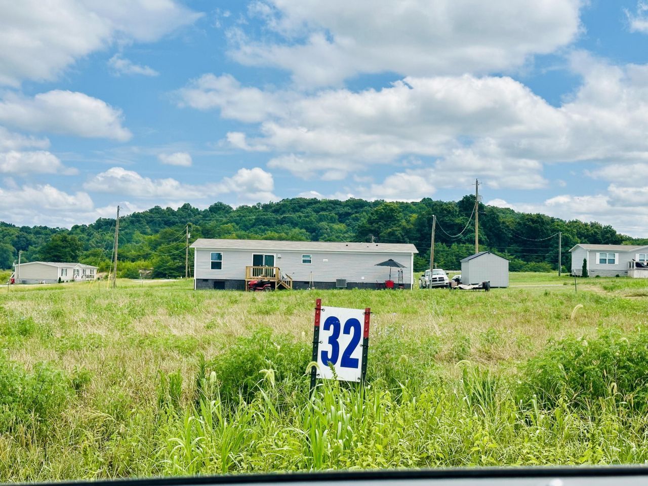 32 Turkey Loop, East Bernstadt, KY 40729 Main Photo