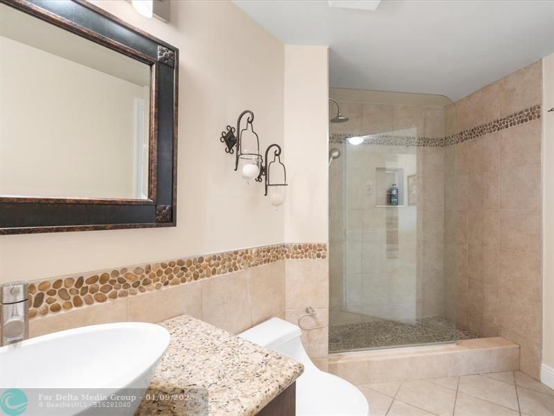 18260 N Bay Road, Unit 304, Sunny Isles Beach, FL 33160 Photo