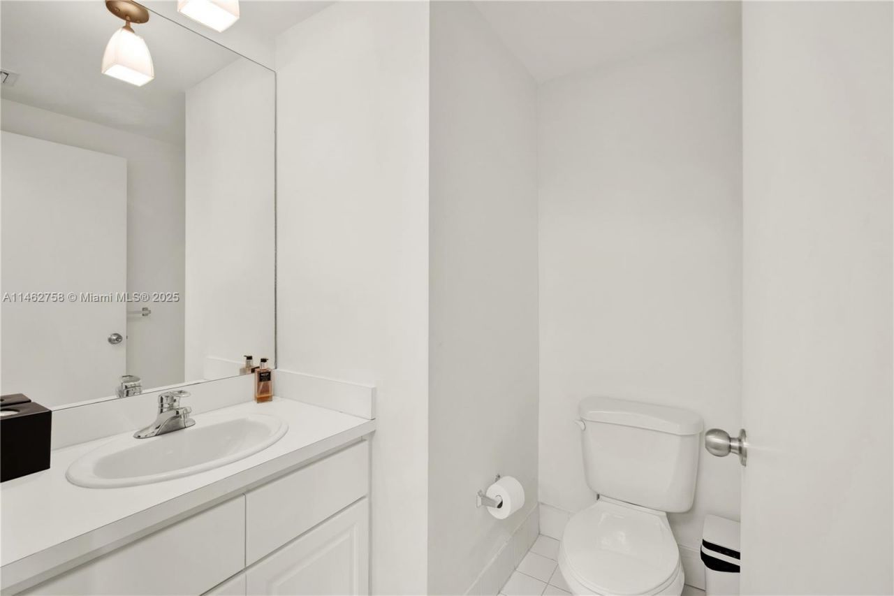 1 Century Ln, Unit 209, Miami Beach, FL 33139 Photo