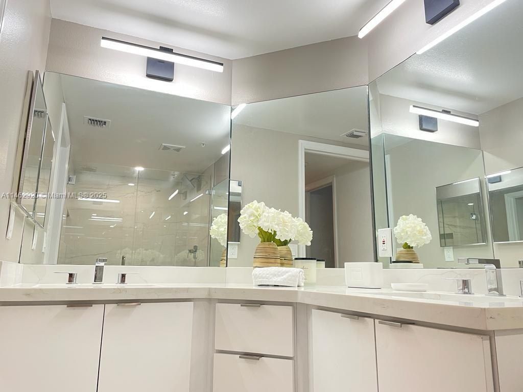 2069 S Ocean Dr, Unit TH12, Hallandale Beach, FL 33009 Photo