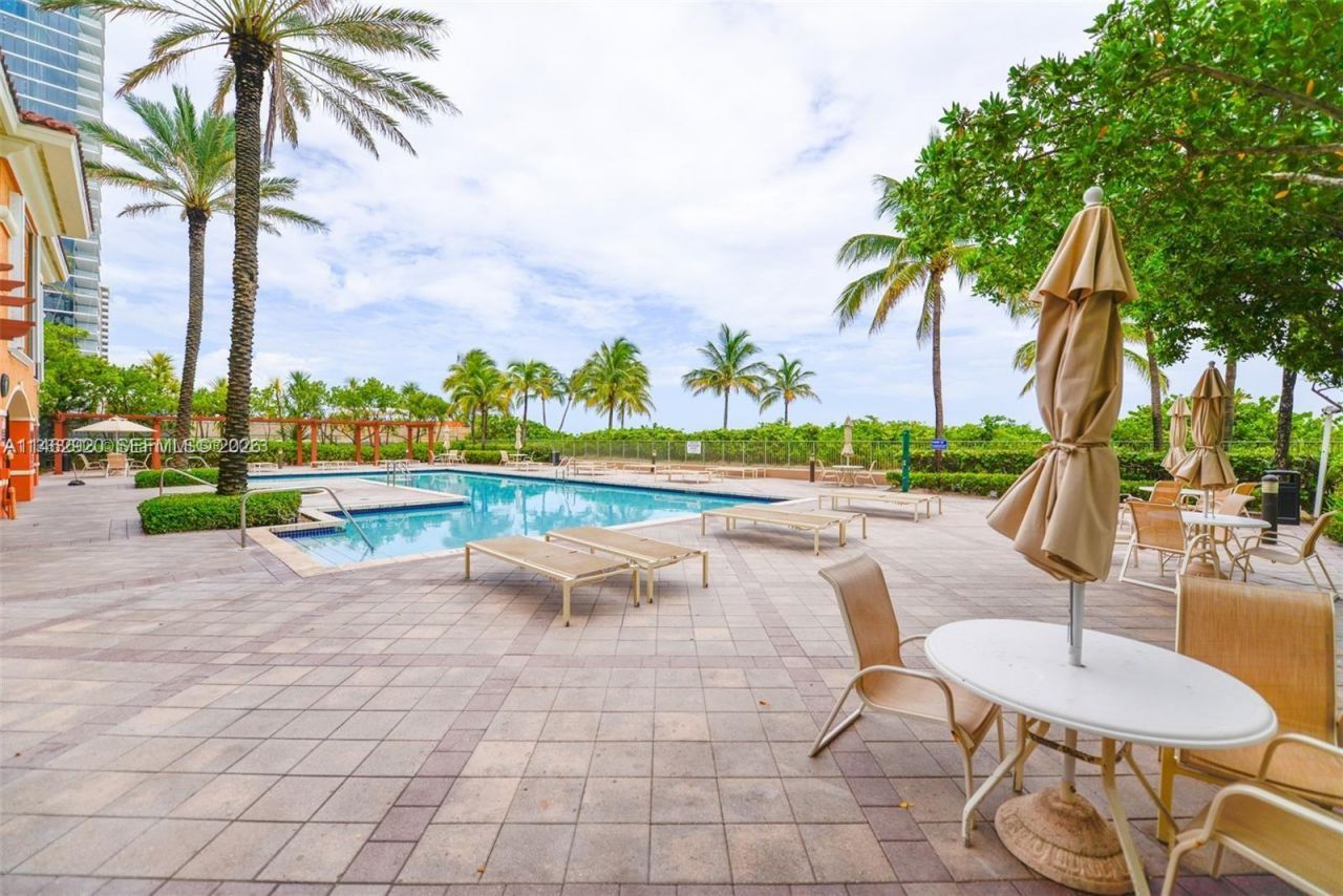 2069 S Ocean Dr, Unit TH12, Hallandale Beach, FL 33009 Photo