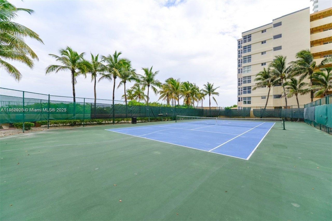 2069 S Ocean Dr, Unit TH12, Hallandale Beach, FL 33009 Photo