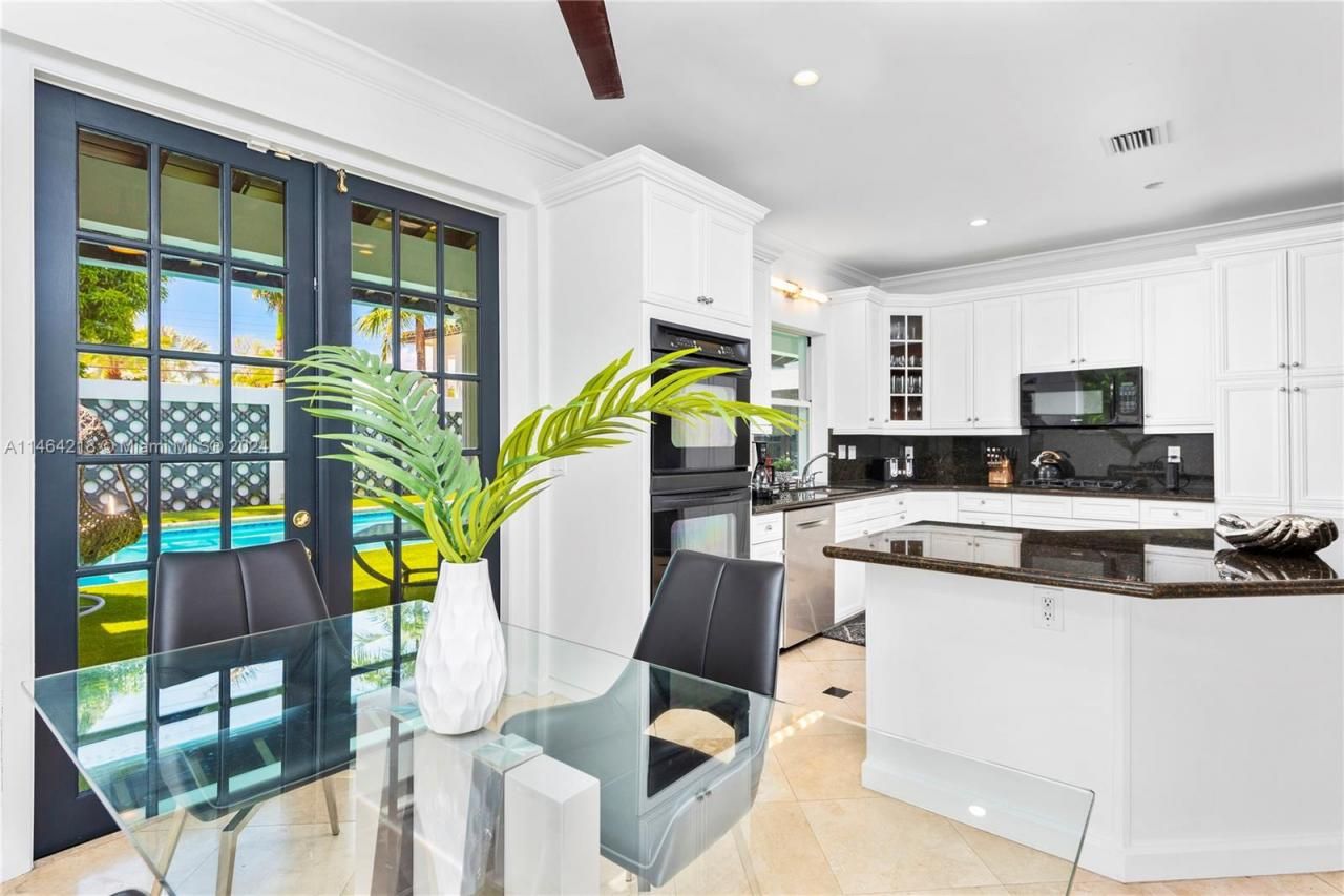 472 Sunset Dr, Hallandale Beach, FL 33009 Photo