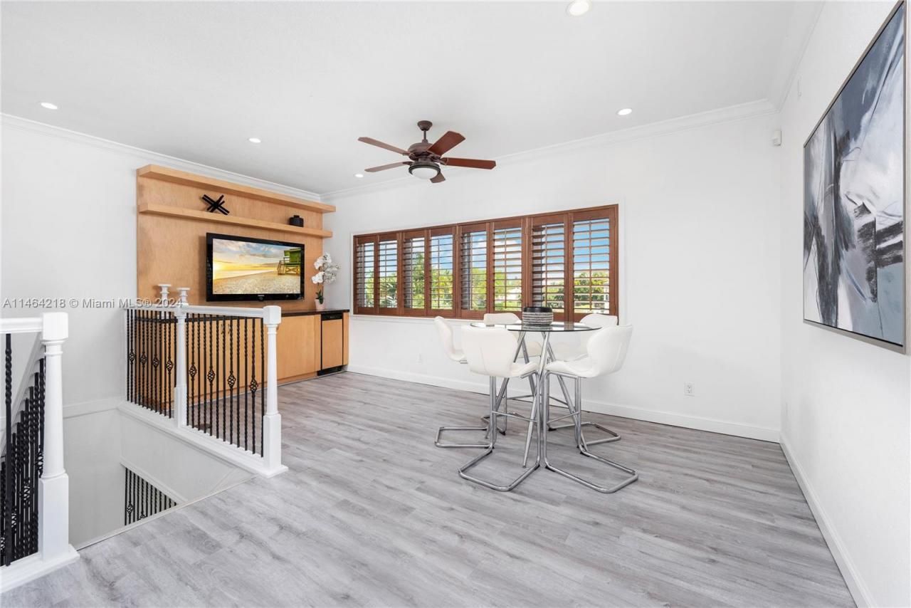 472 Sunset Dr, Hallandale Beach, FL 33009 Photo