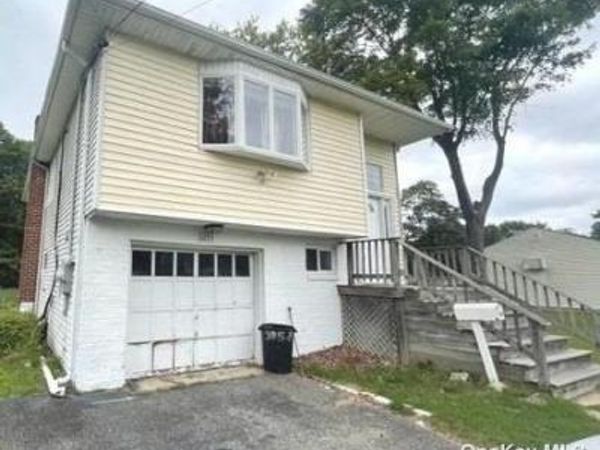 1053 Joselson Avenue, Bay Shore, NY 11706