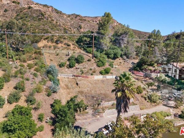 2040 E Lakeshore Drive, Agoura, CA 91301