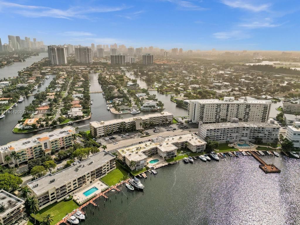 300 Golden Isles Dr, Unit 312, Hallandale Beach, FL 33009 Photo