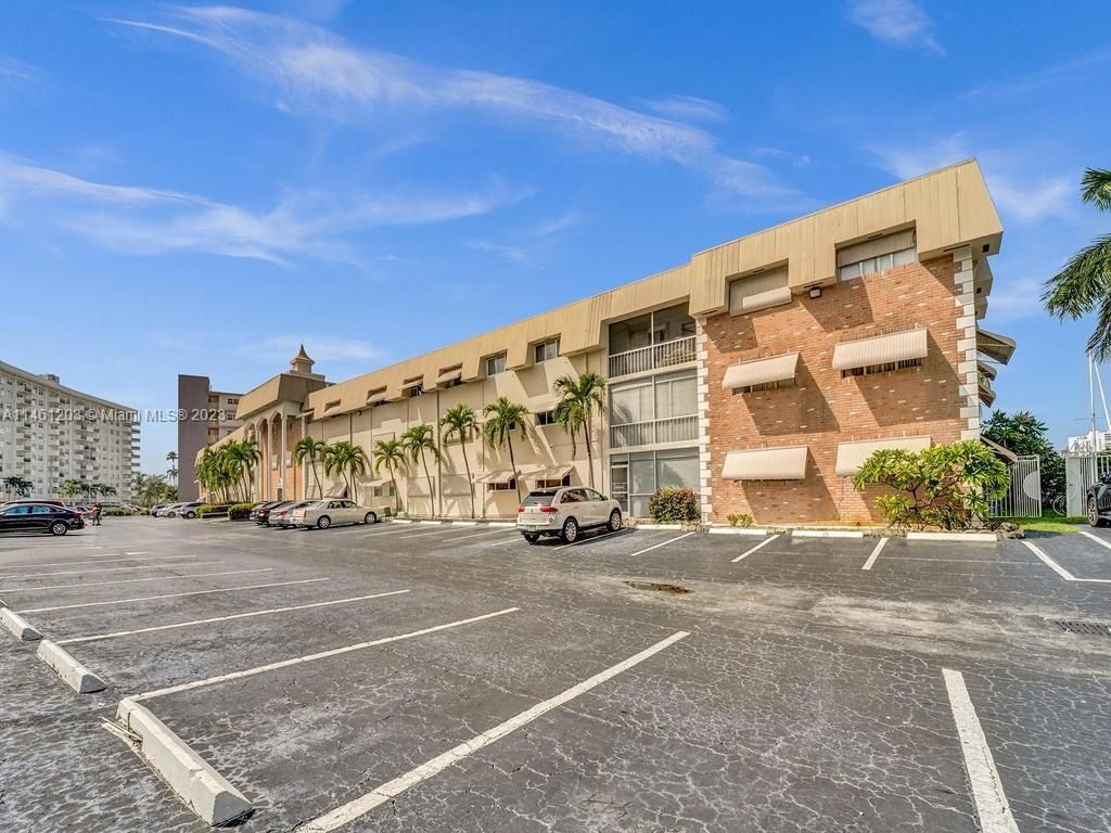 300 Golden Isles Dr, Unit 312, Hallandale Beach, FL 33009 Photo