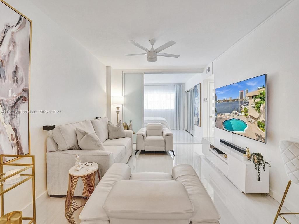 300 Golden Isles Dr, Unit 312, Hallandale Beach, FL 33009 Photo