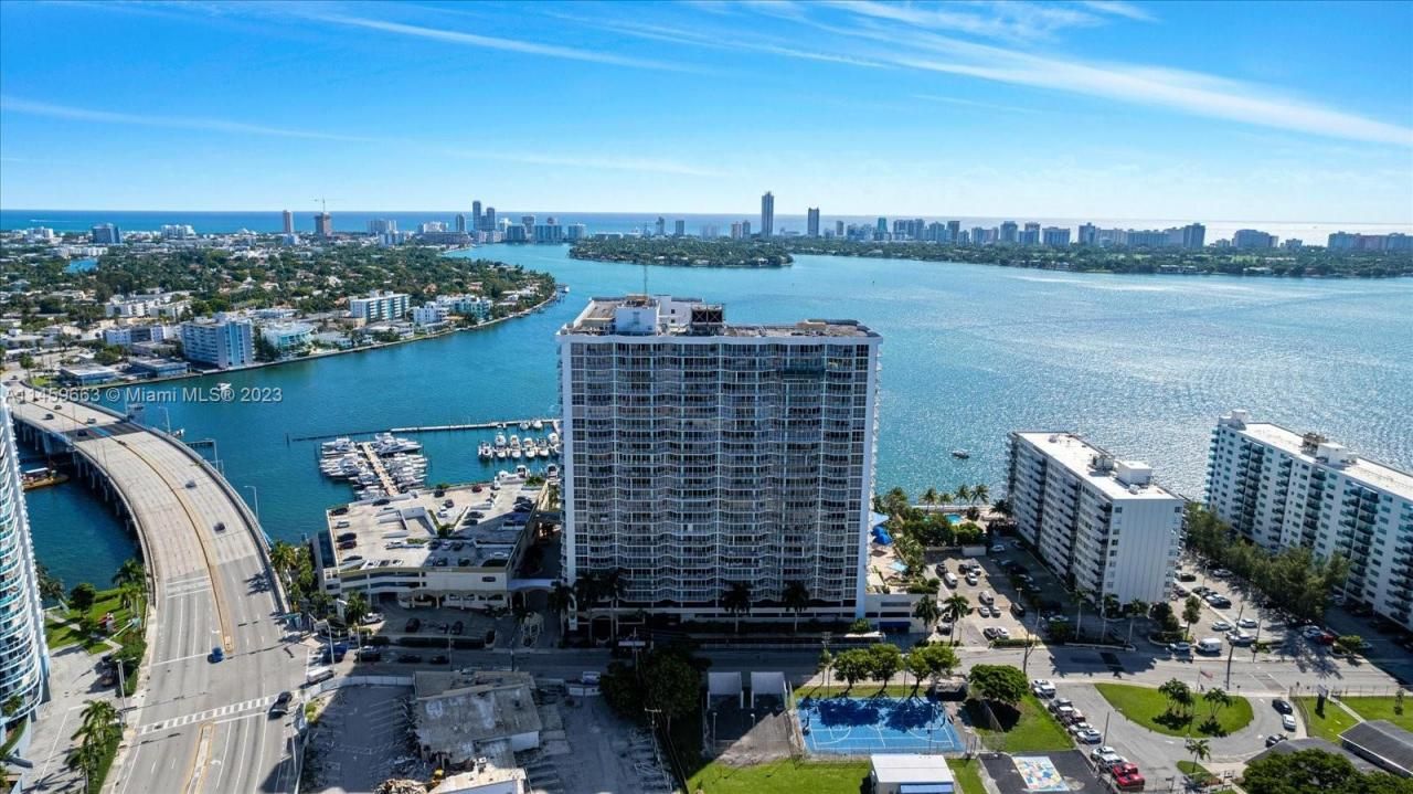 7601 E Treasure Dr, Unit 1720, North Bay Village, FL 33141 Photo