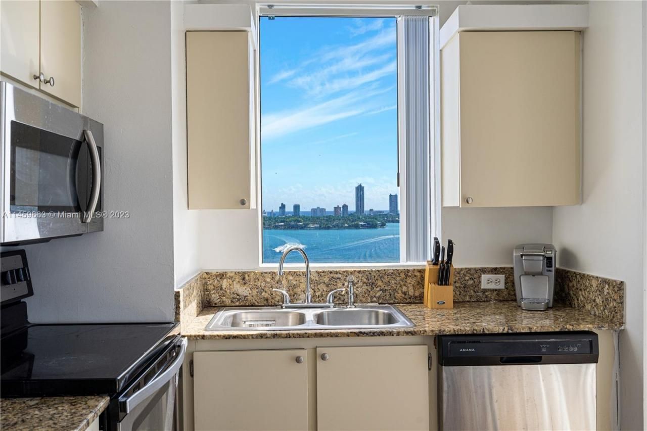 7601 E Treasure Dr, Unit 1720, North Bay Village, FL 33141 Photo