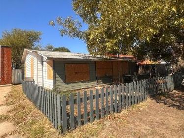 3028 S Jones Street, Fort Worth, TX 76104