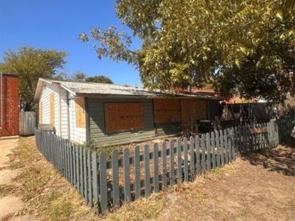3028 S Jones Street, Fort Worth, TX 76104