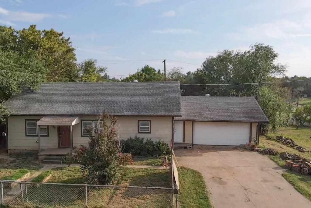 725 W Walnut Street, Drumright, OK 74030 Main Photo