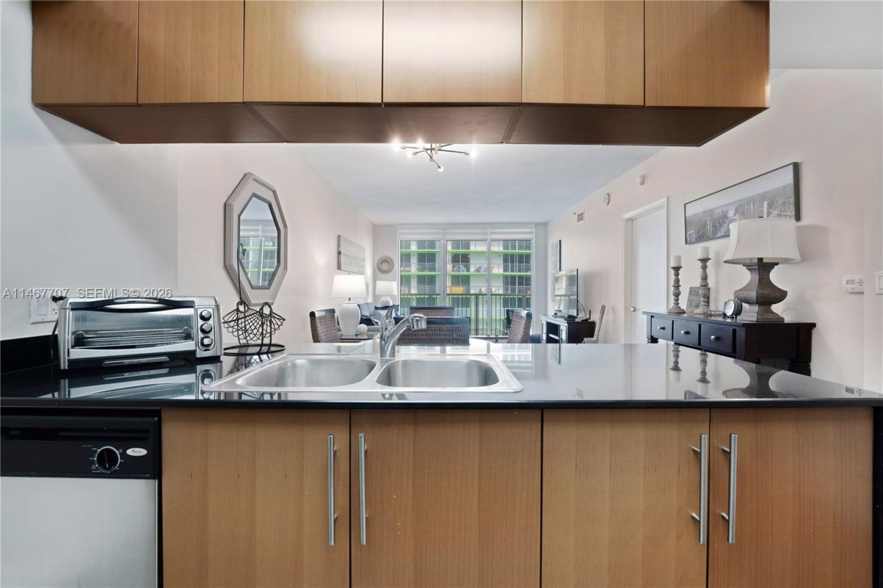 1750 N Bayshore Dr, Unit 1405, Miami, FL 33132 Photo