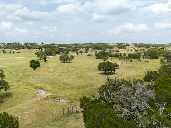 320 S Waterbuck Way, Lampasas, TX 76550