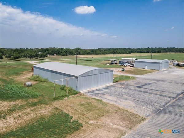 215 Airpark Drive, La Vernia, TX 78121