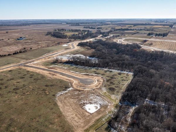 L8B2 Royal Oaks Circle SW, Rochester, MN 55902