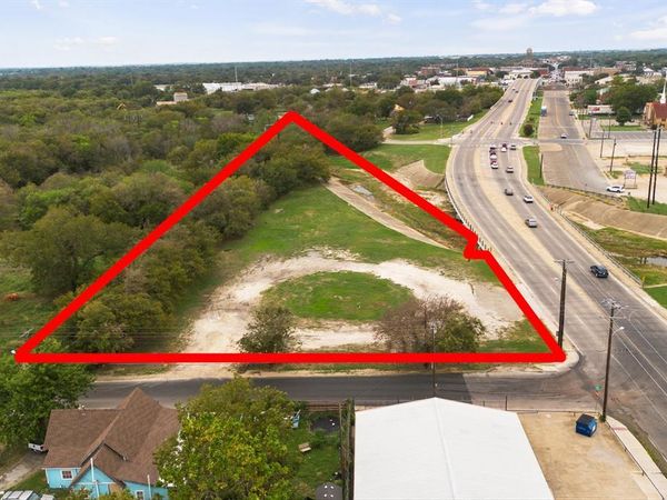 938 E Henderson Street, Cleburne, TX 76031