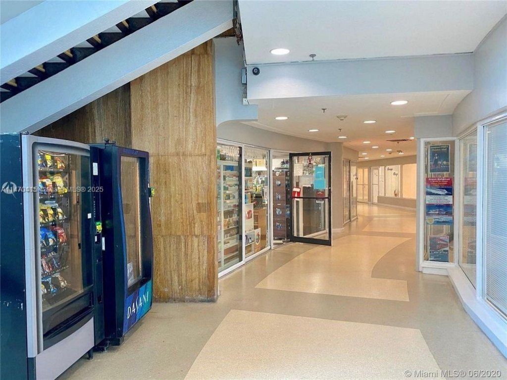 5445 Collins Ave, Unit 528, Miami Beach, FL 33140 Photo