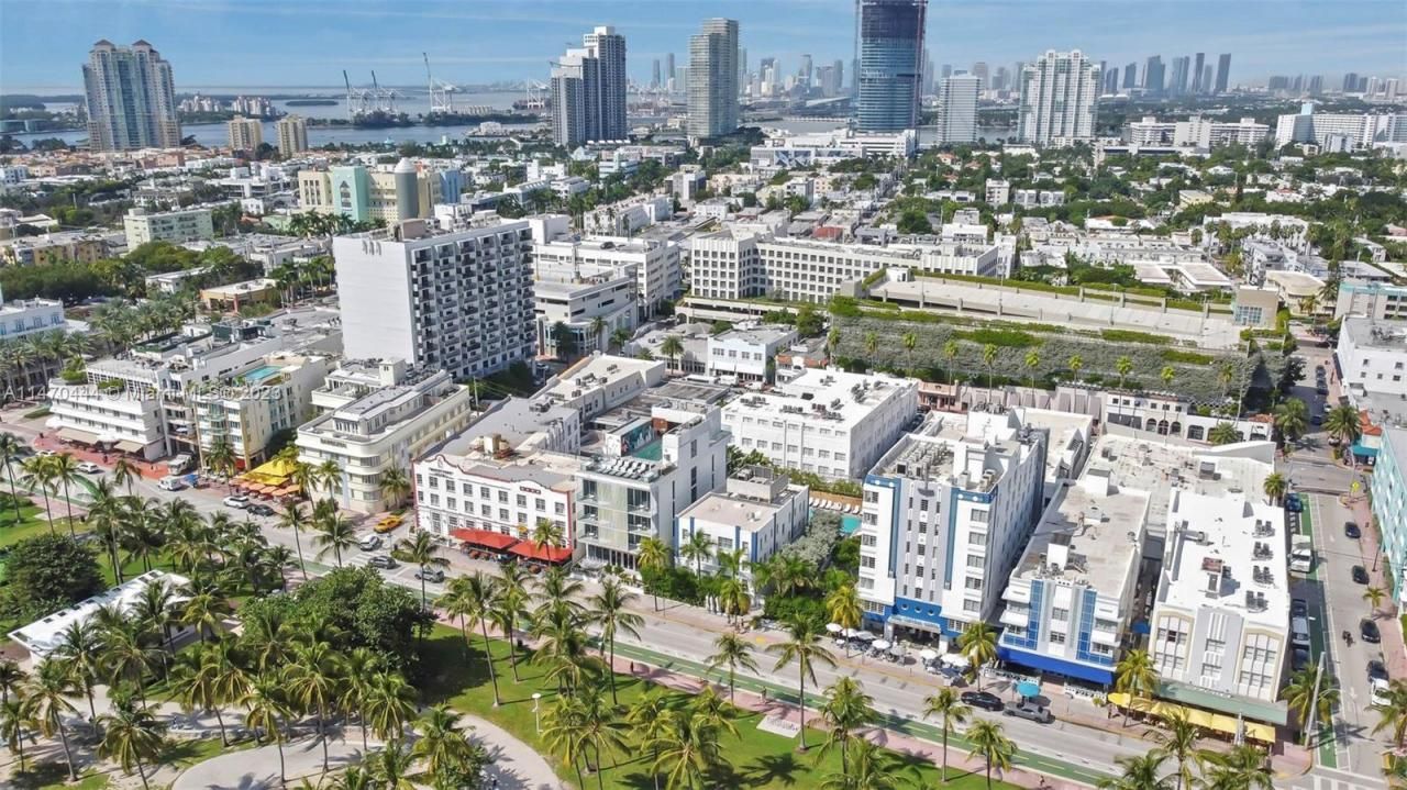 465 Ocean Dr, Unit 804, Miami Beach, FL 33139 Photo