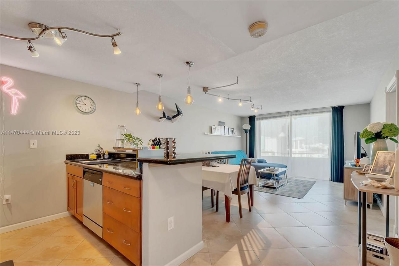 465 Ocean Dr, Unit 804, Miami Beach, FL 33139 Photo