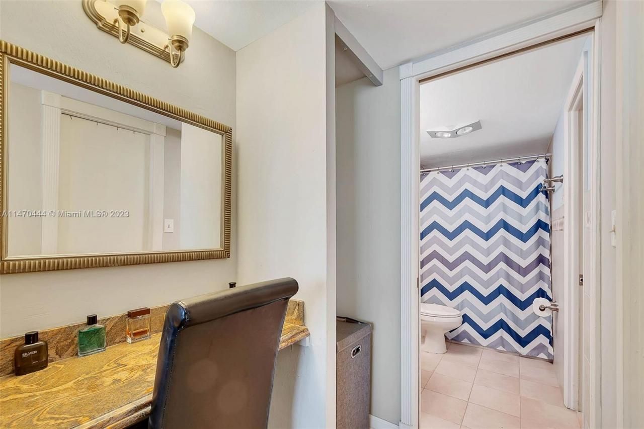 465 Ocean Dr, Unit 804, Miami Beach, FL 33139 Photo