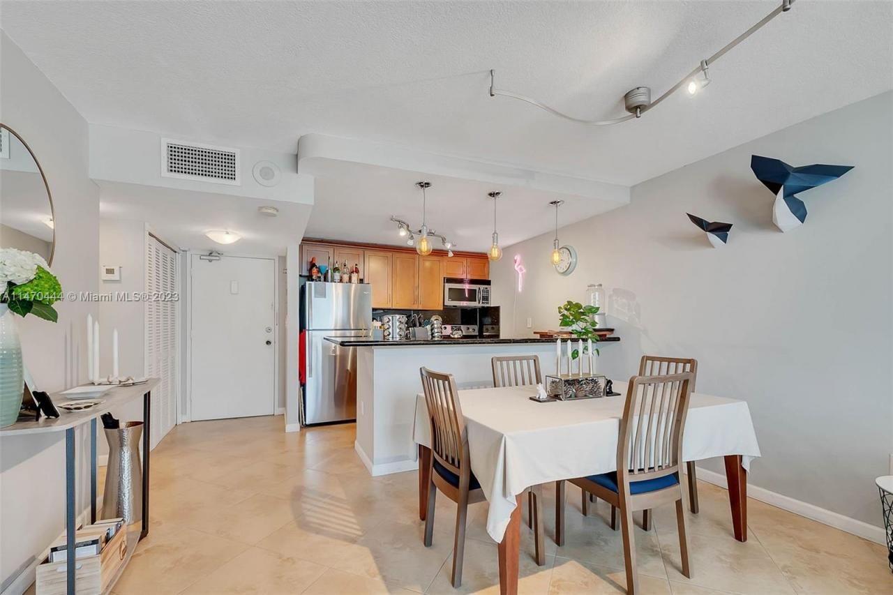465 Ocean Dr, Unit 804, Miami Beach, FL 33139 Photo