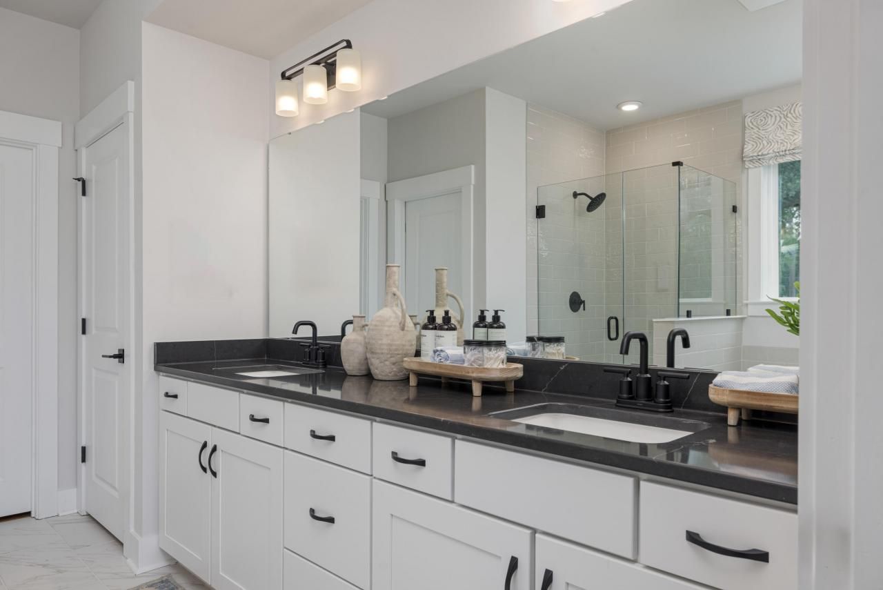 5000 Middleton Drive Photo 12