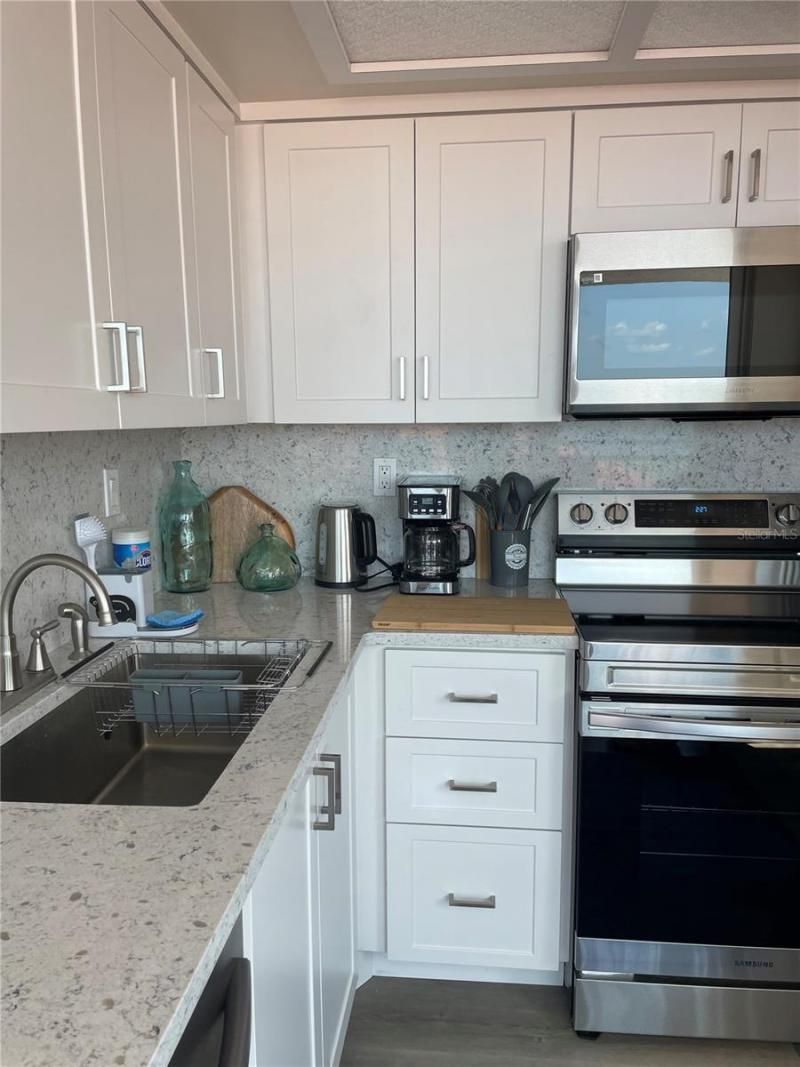 6211 Sun Boulevard, Unit 306, Saint Petersburg, FL 33715 Photo