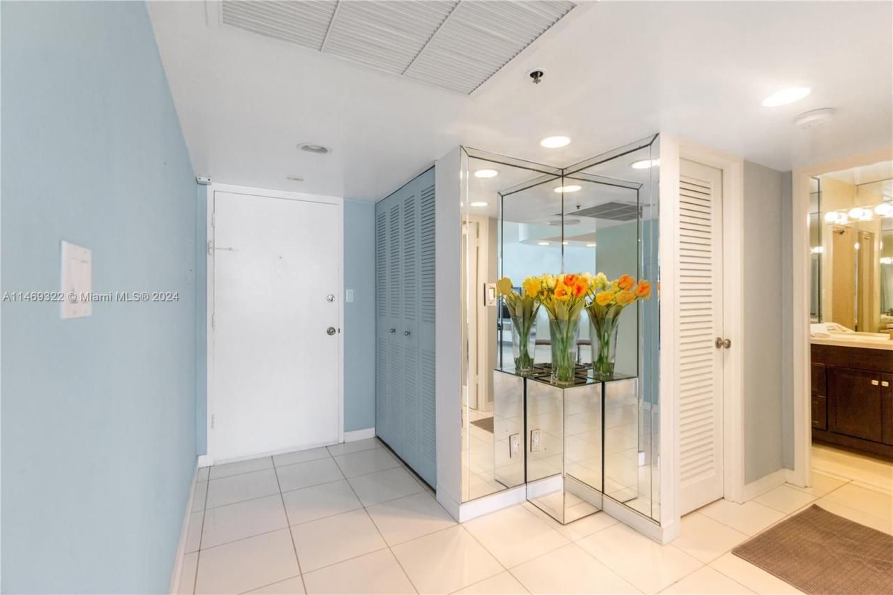 100 Lincoln Rd, Unit 1043, Miami Beach, FL 33139 Photo