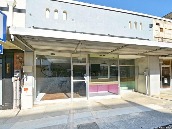 106 N AUSTIN ST, Seguin, TX 78155