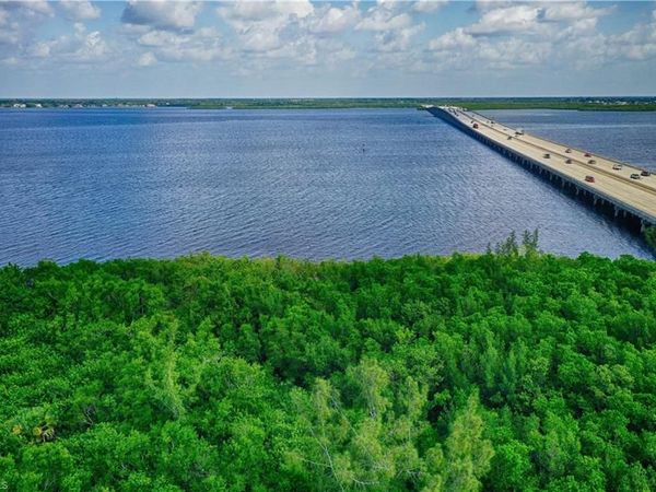 26082 Shore DR, PUNTA GORDA, FL 33950