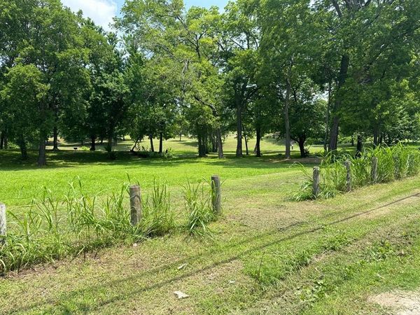 702 S 6th Street, Bonham, TX 75418