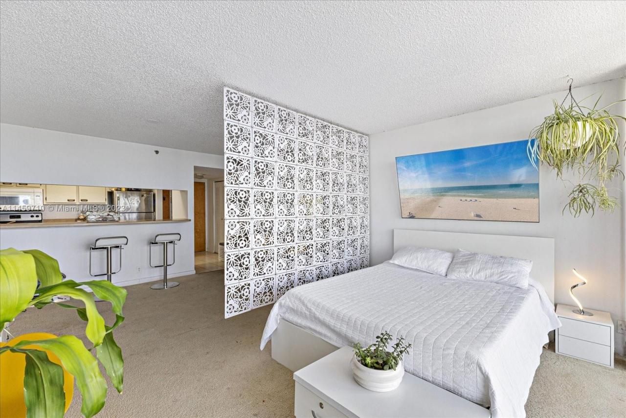 7601 E Treasure Dr, Unit 2404, North Bay Village, FL 33141 Photo