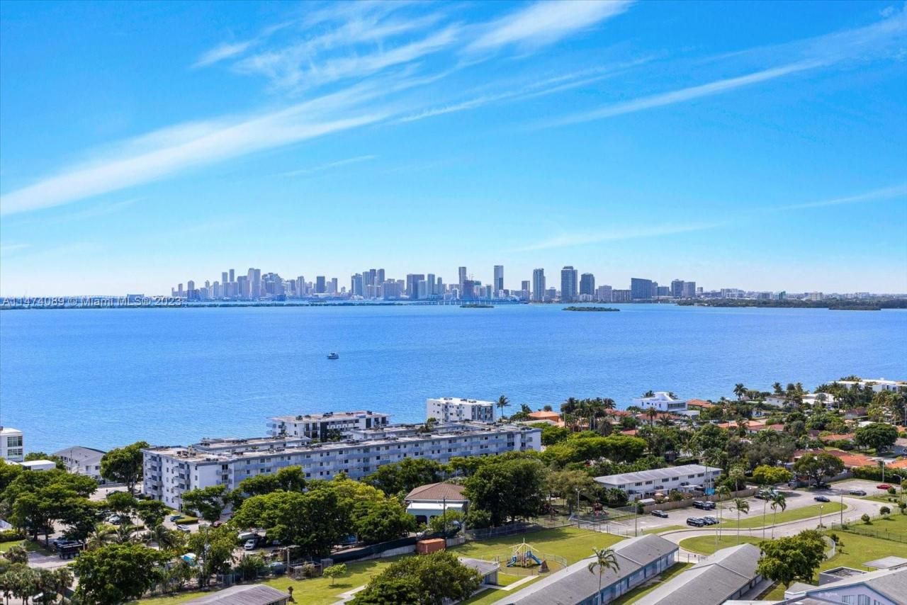 7601 E Treasure Dr, Unit 2311, North Bay Village, FL 33141 Photo