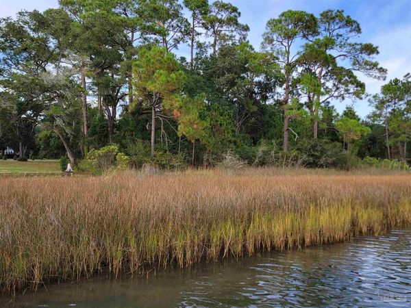 000 Voyager Dr, Milton, FL 32583