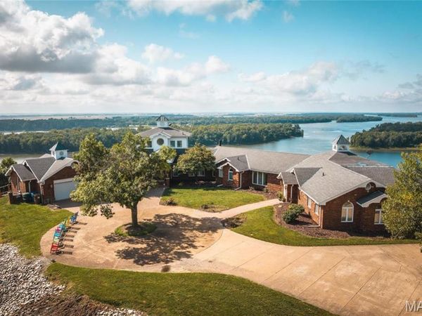 1 Tara Point Drive, Grafton, IL 62037