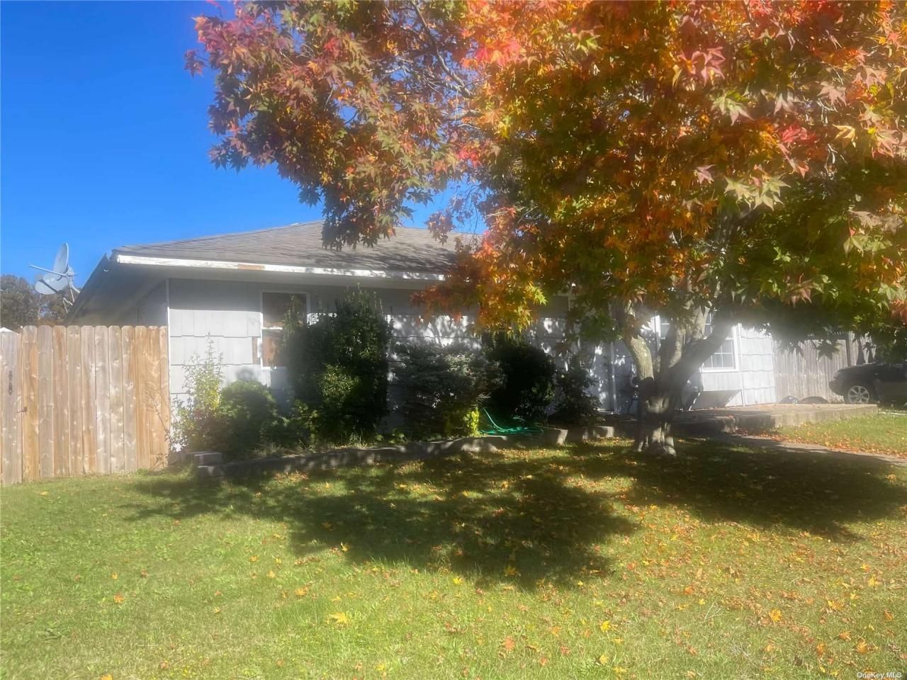 9 Dreamland Street, Mastic, NY 11950 Main Photo