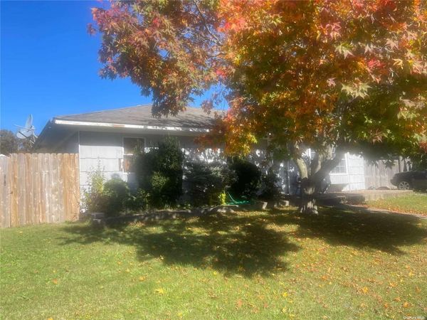 9 Dreamland Street, Mastic, NY 11950