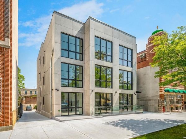 22-19 33rd Street, Unit 4B, Long Island City, NY 11105