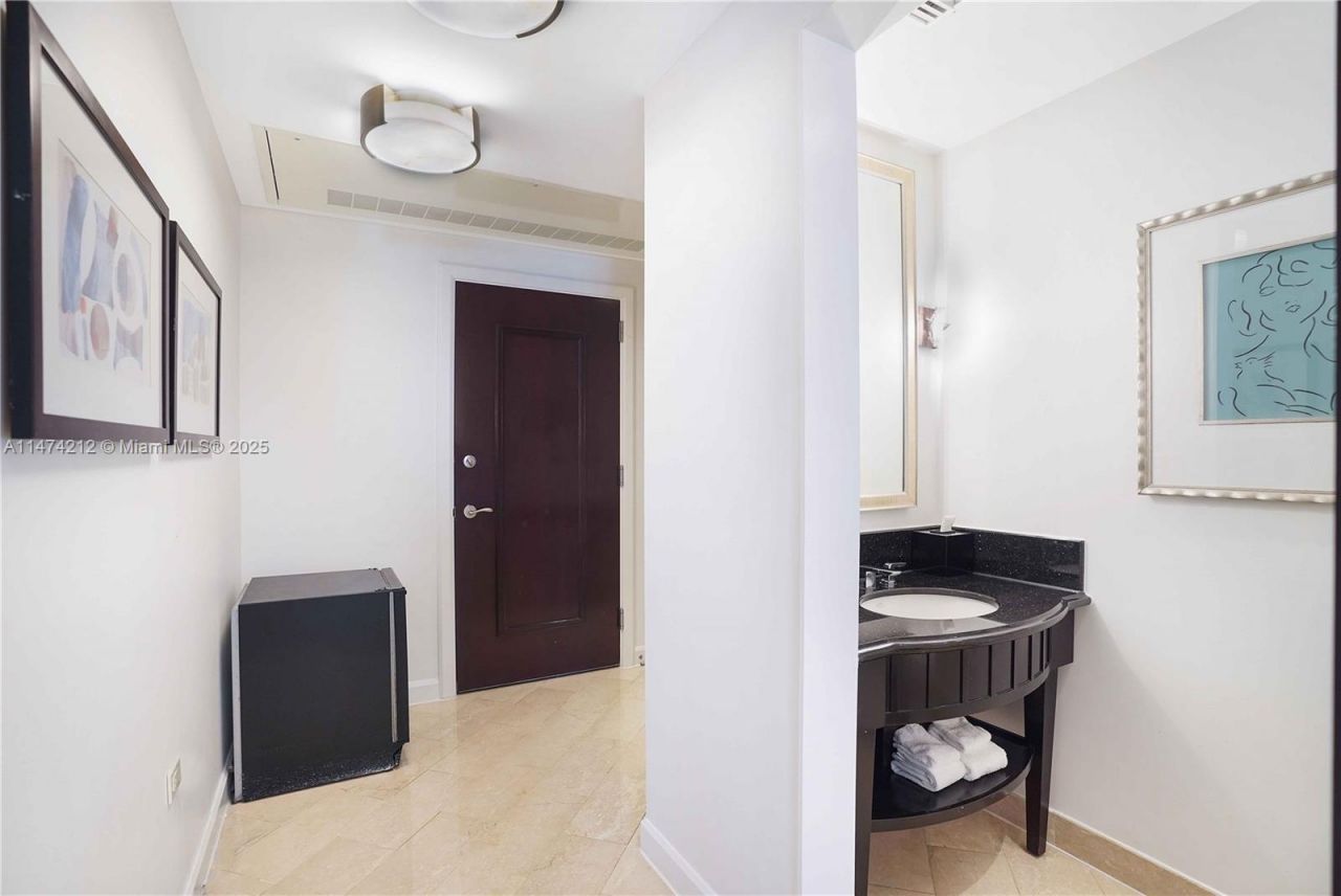 4391 Collins Ave, Unit 709, Miami Beach, FL 33140 Photo