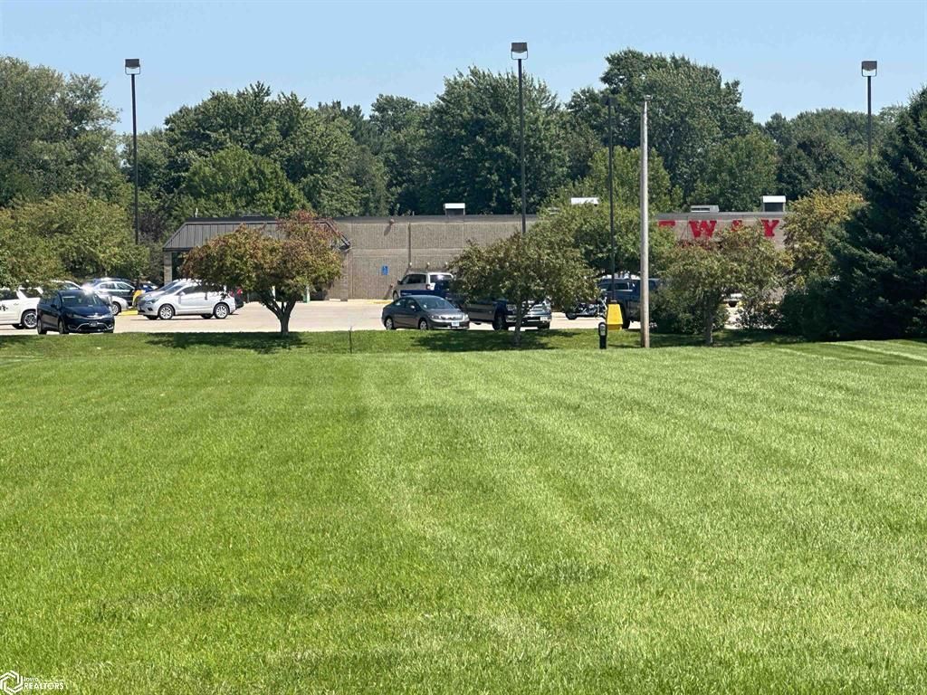 913 Lawrence Drive, Burlington, IA 52601 Main Photo